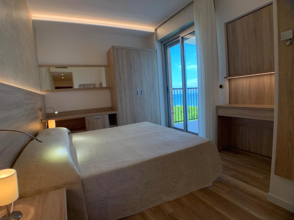 Hotel Beau Rivage Pineta Lido di Jesolo Exteriör bild