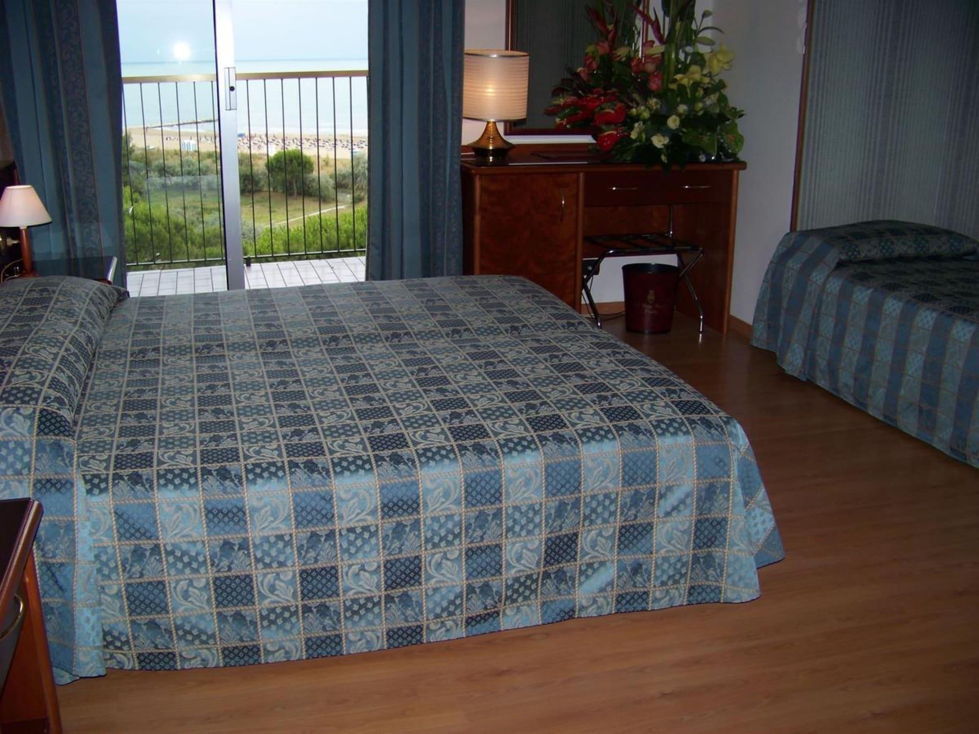 Hotel Beau Rivage Pineta Lido di Jesolo Exteriör bild