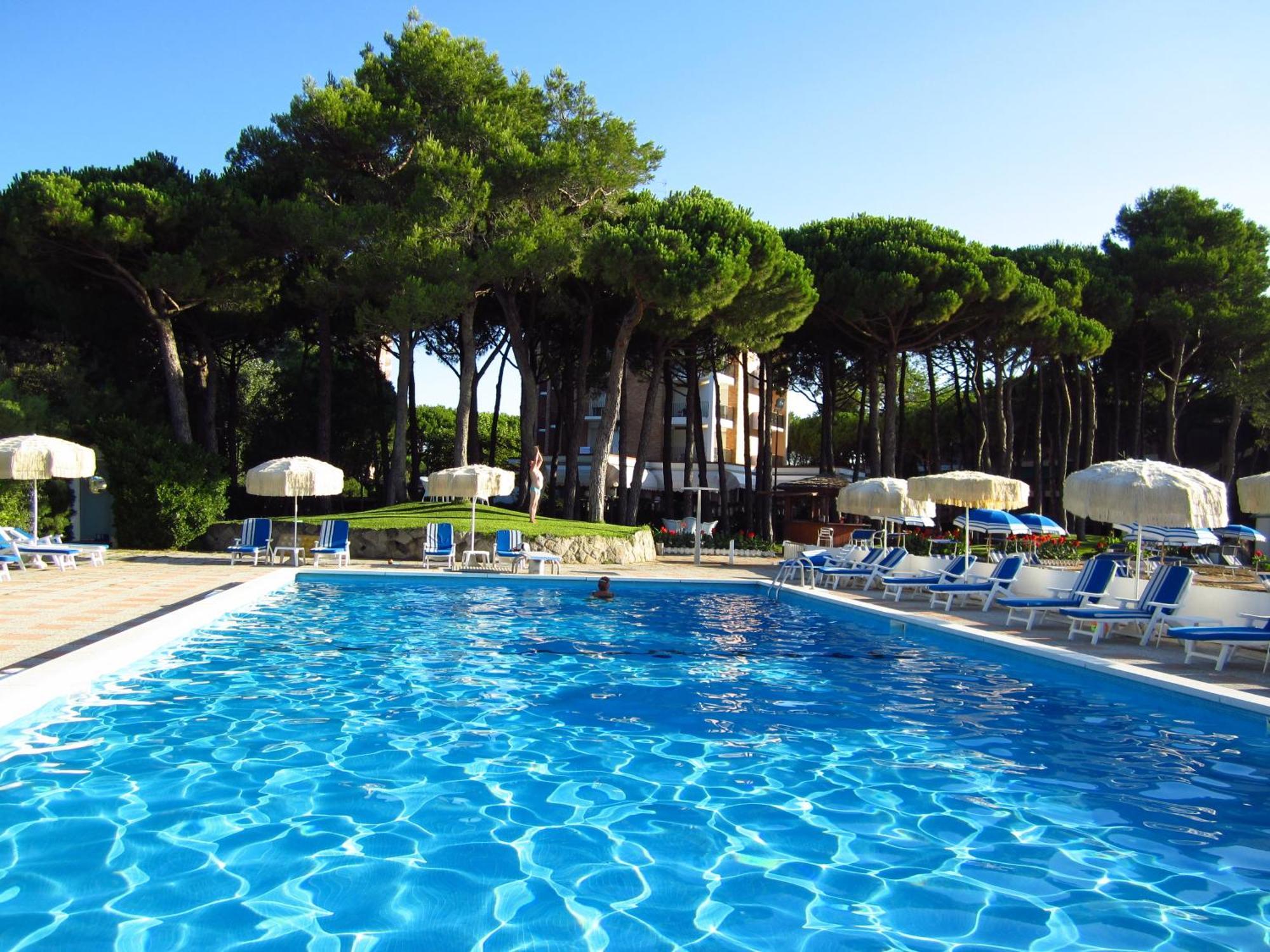 Hotel Beau Rivage Pineta Lido di Jesolo Exteriör bild