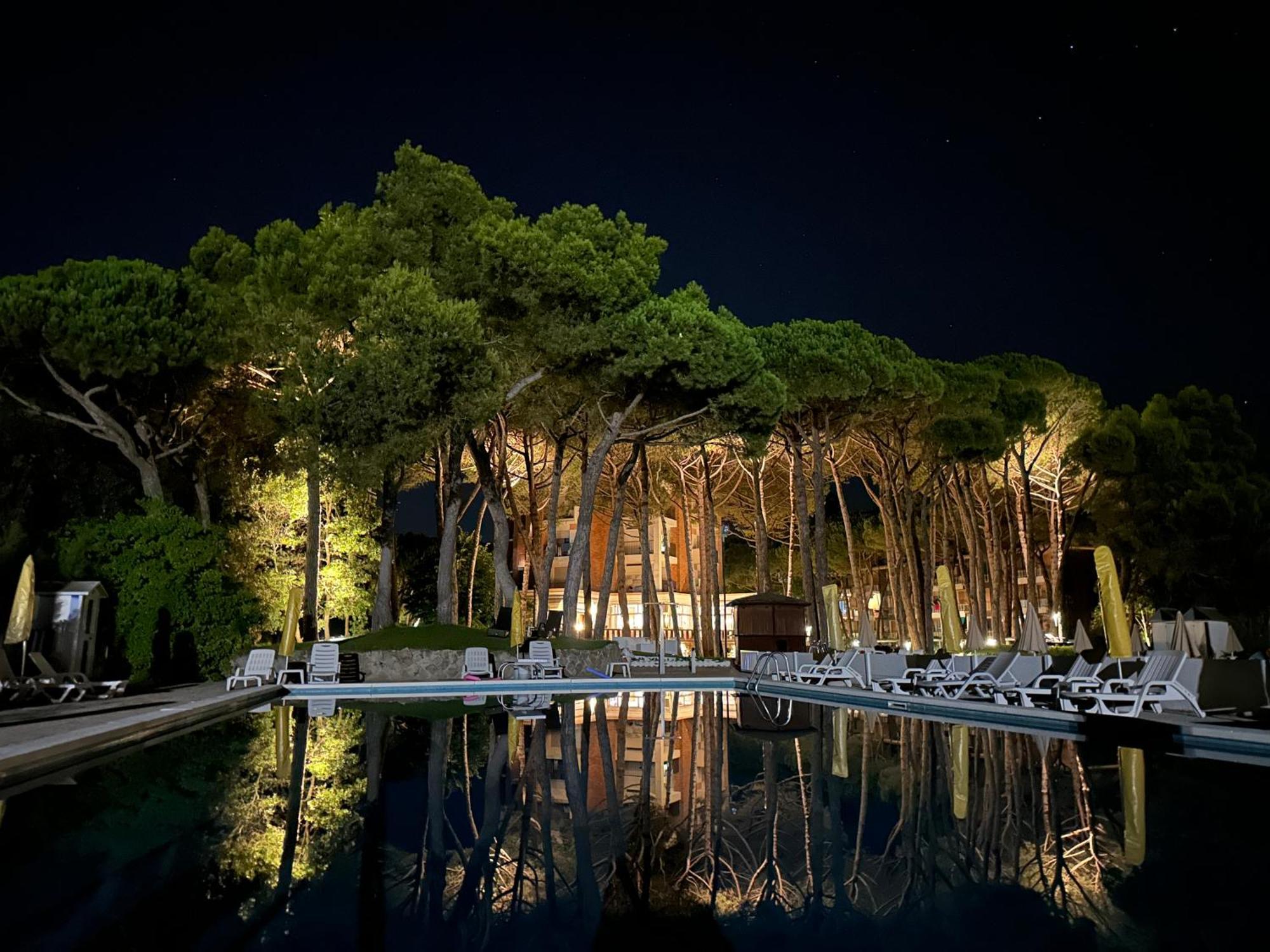 Hotel Beau Rivage Pineta Lido di Jesolo Exteriör bild