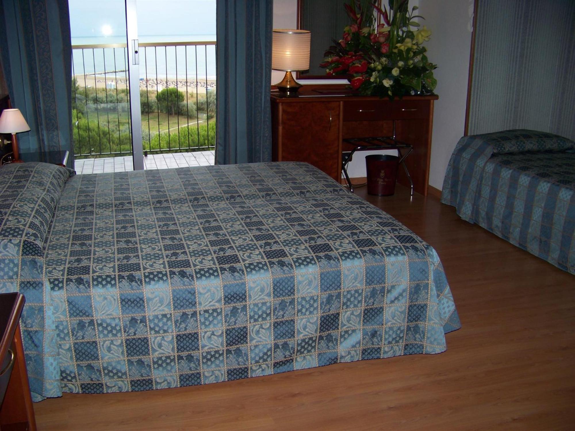 Hotel Beau Rivage Pineta Lido di Jesolo Rum bild