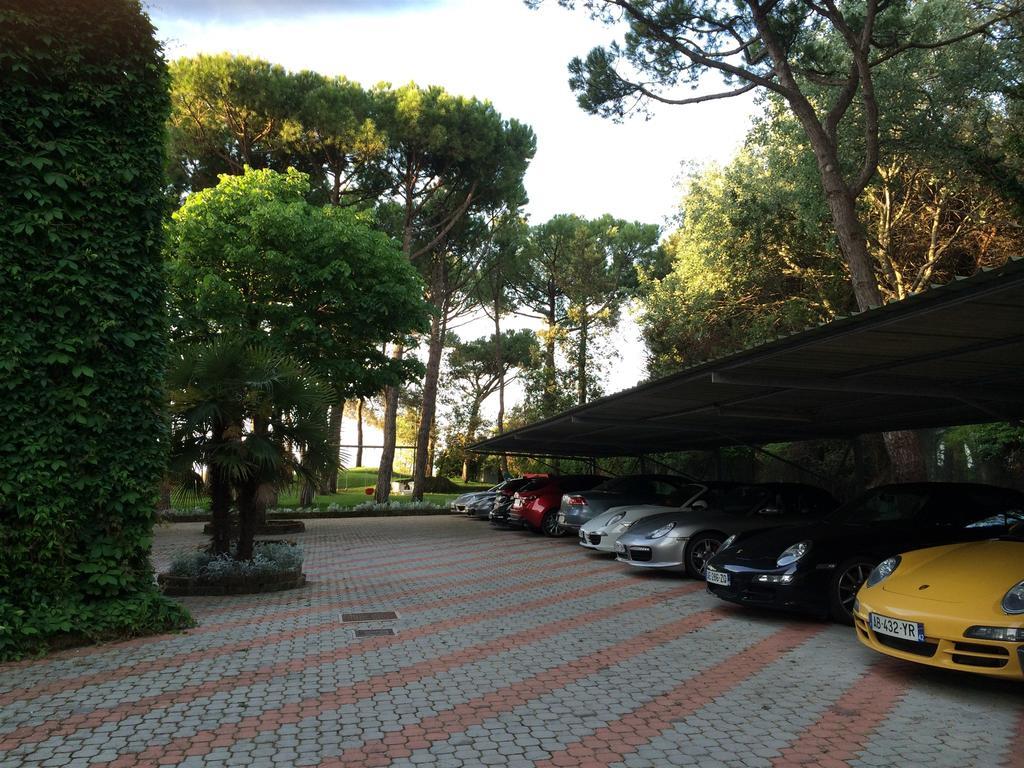 Hotel Beau Rivage Pineta Lido di Jesolo Exteriör bild