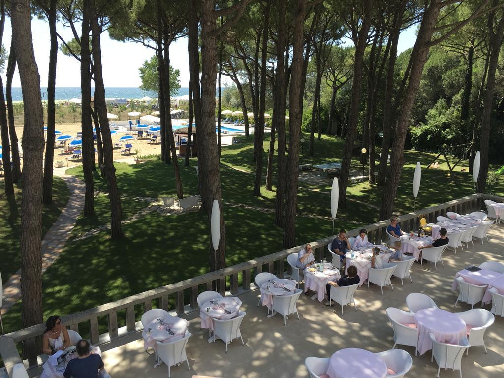 Hotel Beau Rivage Pineta Lido di Jesolo Exteriör bild