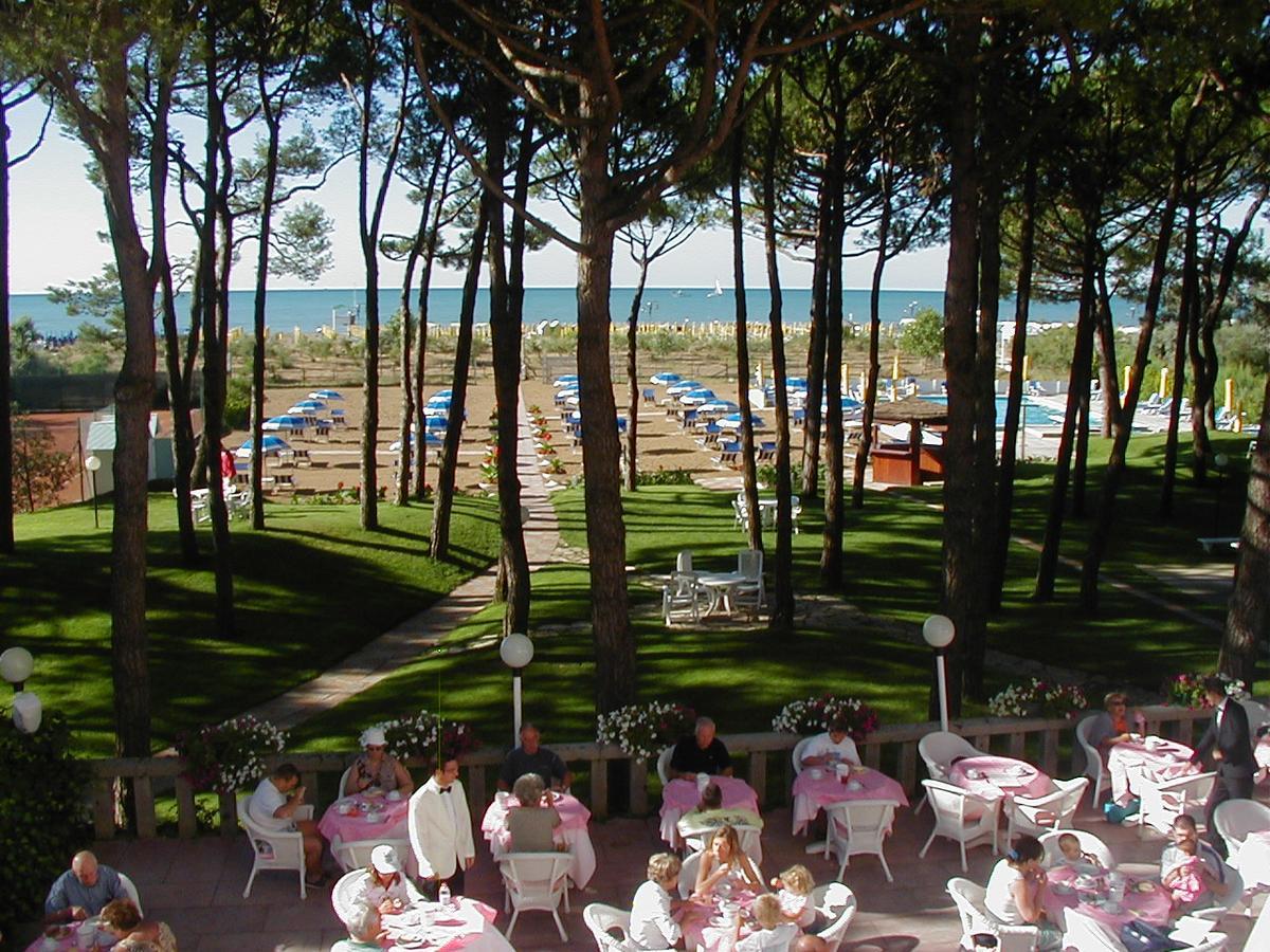 Hotel Beau Rivage Pineta Lido di Jesolo Exteriör bild