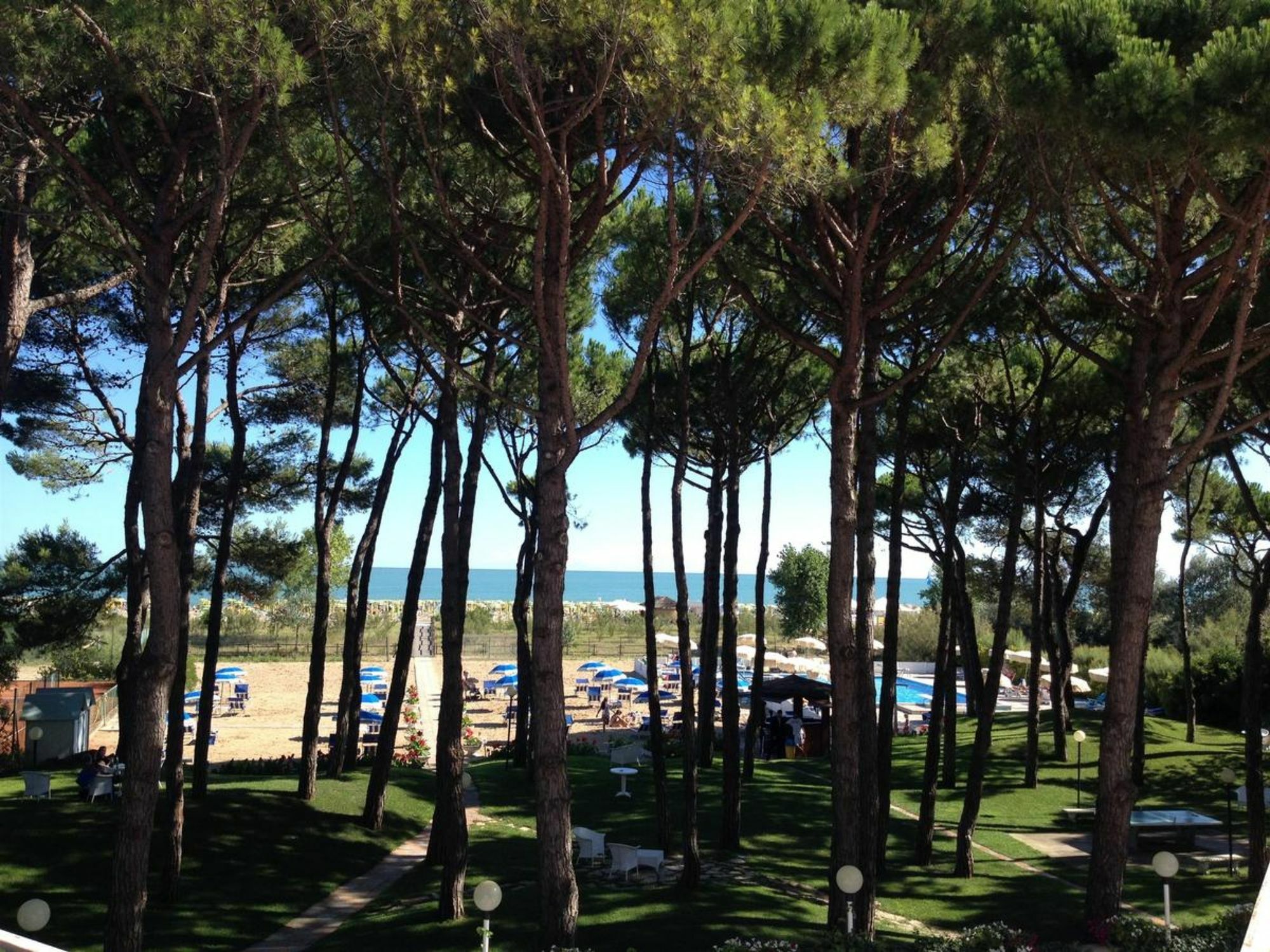 Hotel Beau Rivage Pineta Lido di Jesolo Exteriör bild